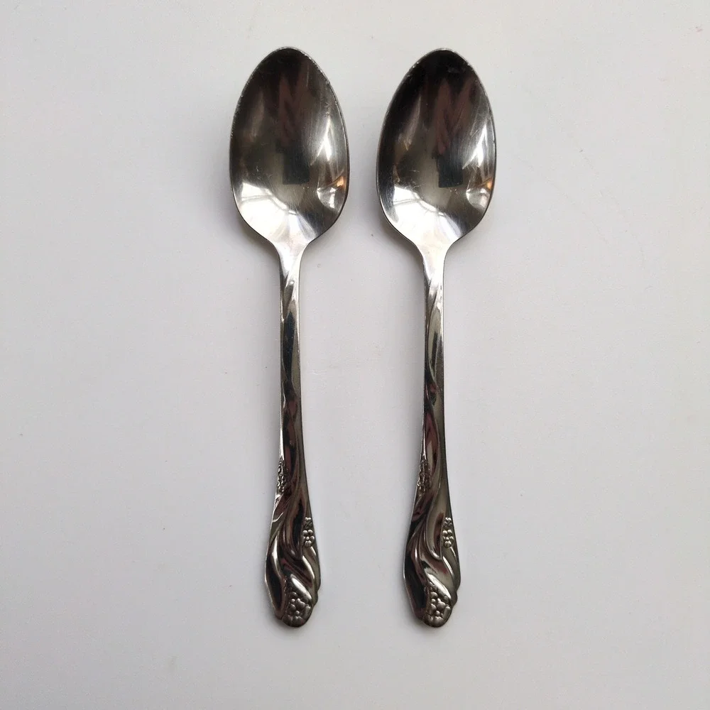 Vtg Oneida LORILEI Teaspoons Small Spoons (2)‎ Stainless Floral Flatware Lorelei